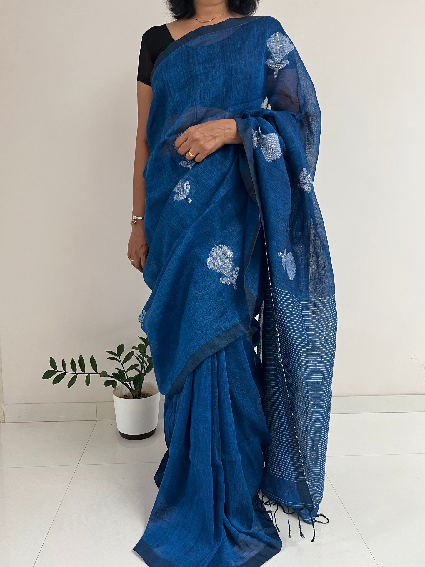 Neela Phool Handloom Linen Saree