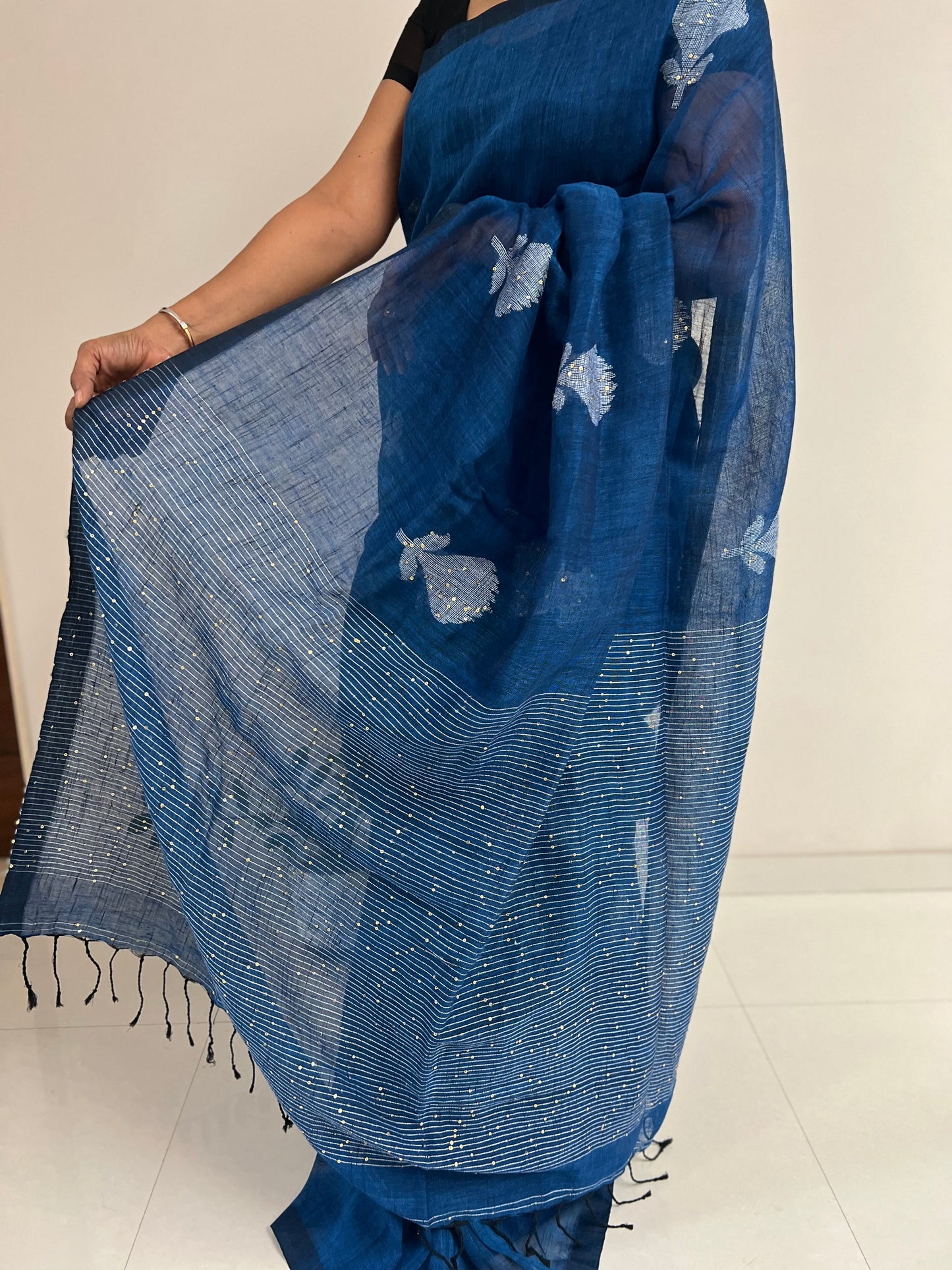 Neela Phool Handloom Linen Saree
