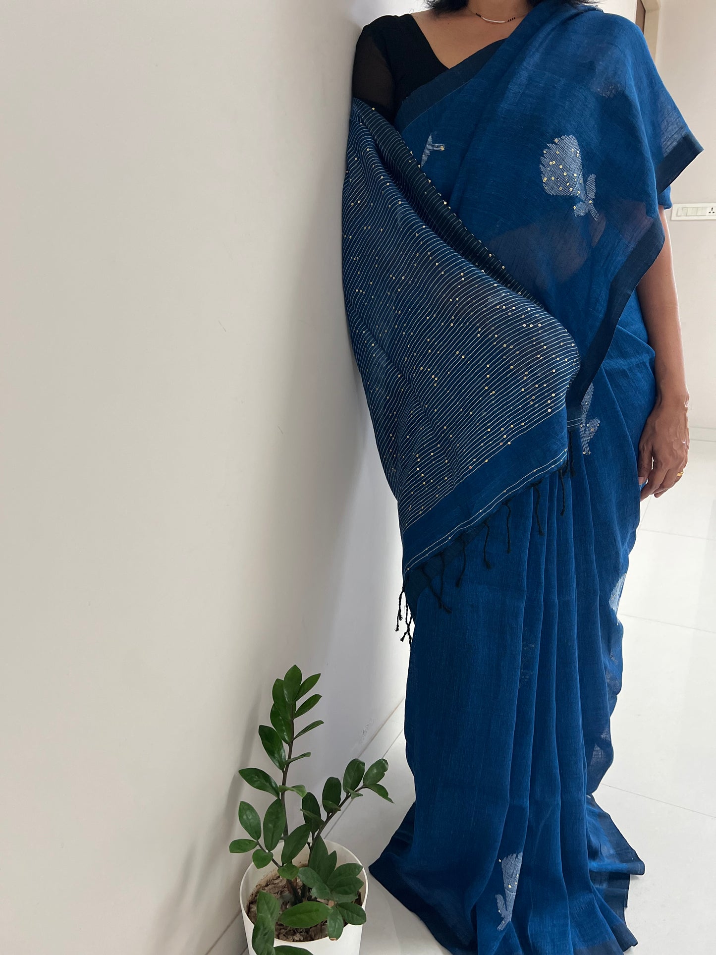 Neela Phool Handloom Linen Saree