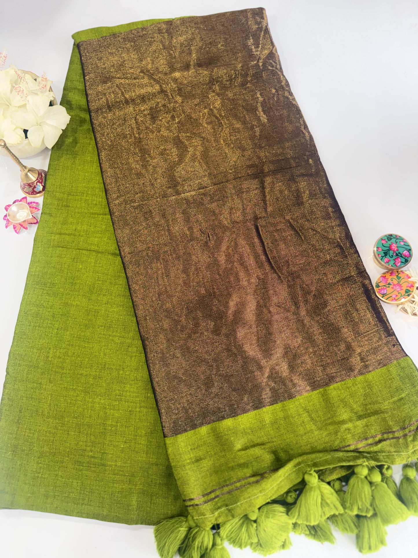 Plain Mul Modal Saree with Zari Palla